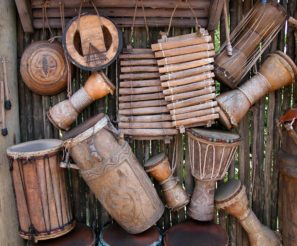 Africké hudební nástroje.