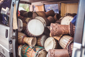 Bubny djembe na workshop.